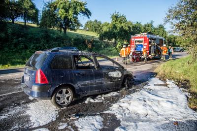 Oppenweiler: Fahrzeug brennt auf der B14 aus - Teilweise Sperrung der B14